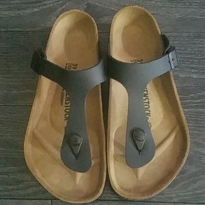 Birkenstock Gizeh Sandal Europe size 39/USA size 9